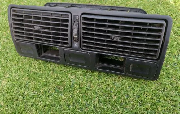 Volkswagen Golf IV Dash center air vent grill 1J0819736C 1J0819728C