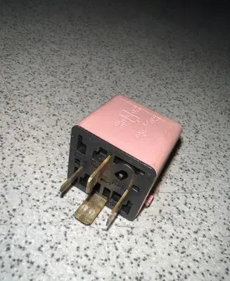 BMW 5 E39 Other relay 8365326