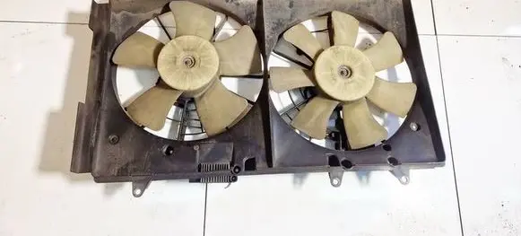 Mazda CX-7 Radiator cooling fan shroud 