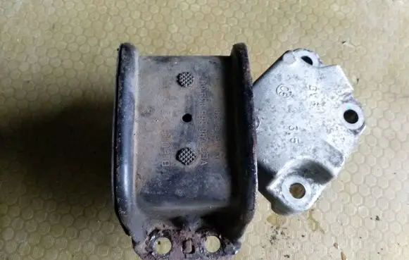 Citroen C4 I Engine mount bracket 9645530480 963627008096365839809636845880