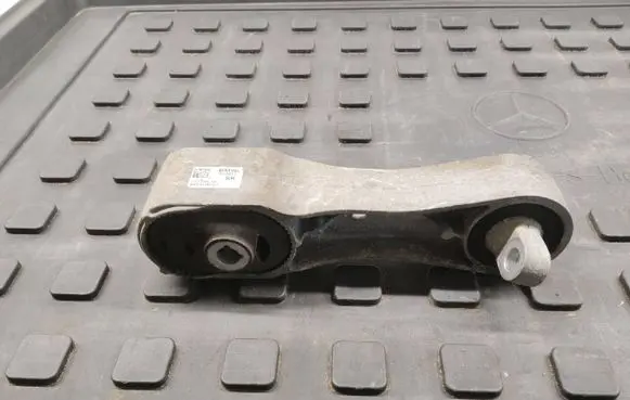 Engine mount bracket