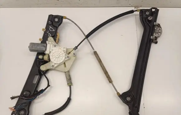 BMW 6 F06 Gran coupe Front door window regulator with motor 7304522