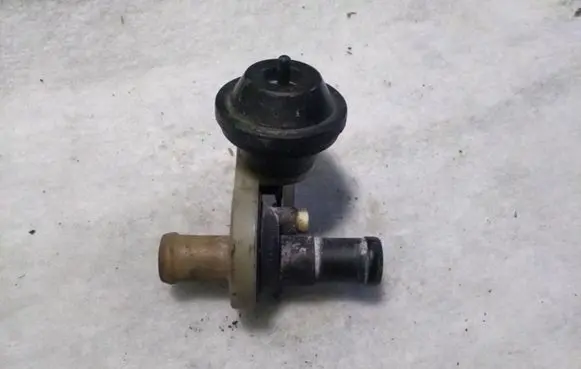 Volkswagen PASSAT B5.5 Coolant heater control valve 4A0819809