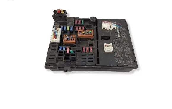 Nissan Micra Fuse module 284B71HR0C