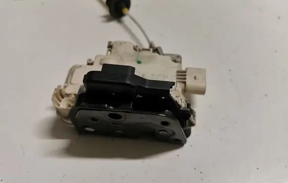 Audi A3 S3 8P Front door lock 4F2837016