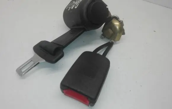 Middle seatbelt (rear)