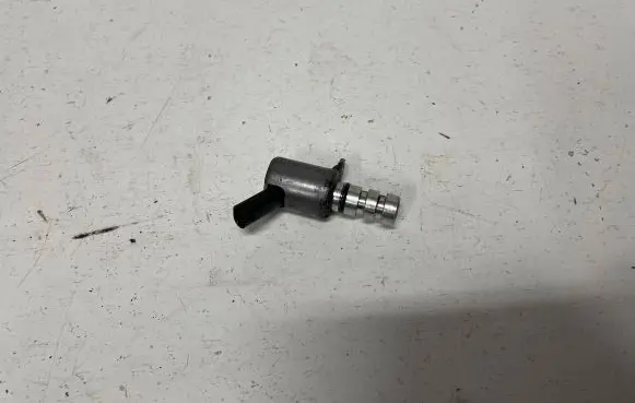 Skoda Octavia Mk3 (5E) Camshaft vanos timing valve 06E115243