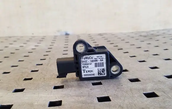 Land Rover Discovery 3 - LR3 Airbag deployment crash/impact sensor YDB500141