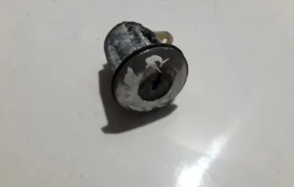 Peugeot Partner Front door lock (next to the handle) 