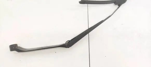 Toyota RAV 4 (XA20) Front wiper blade arm