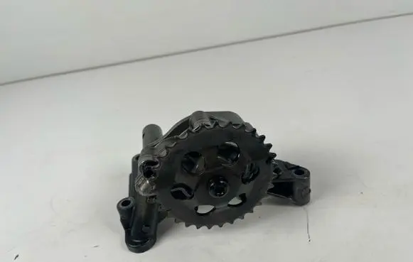 Volkswagen Sharan Oil pump 06A115105B