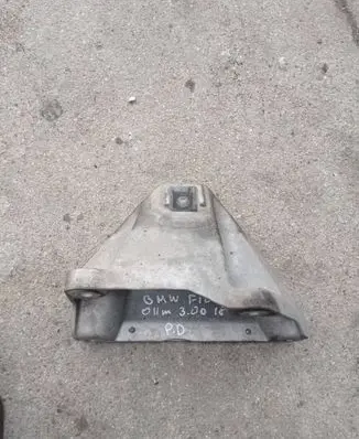 BMW 5 F10 F11 Engine mounting bracket 6777628