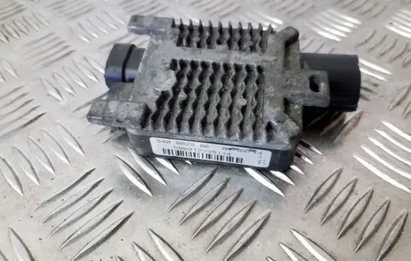 Ford Focus Fan control module 940002906