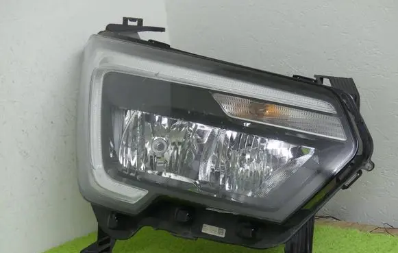 Renault Master III Headlight/headlamp 260105567R