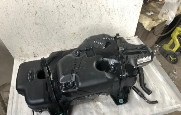 Mazda CX-30 Fuel tank Dfr542111