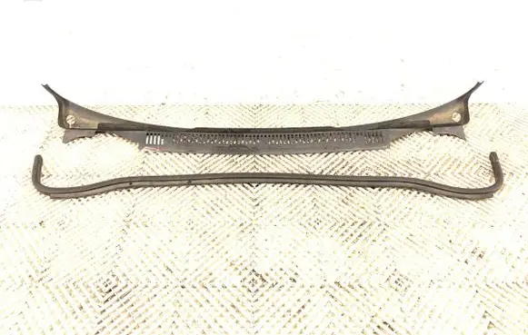 Volkswagen Touran I Wiper trim 1T0819403