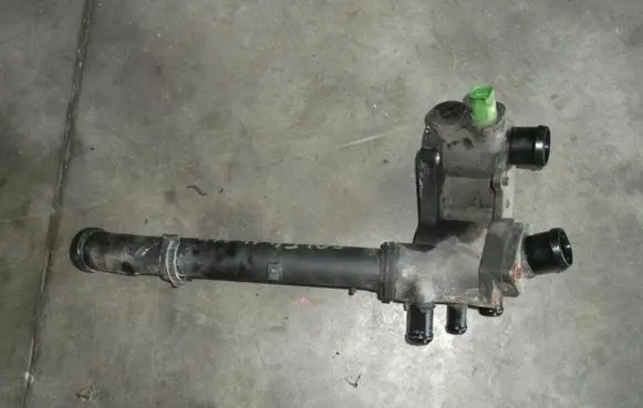 Volkswagen Golf VIII Thermostat/thermostat housing