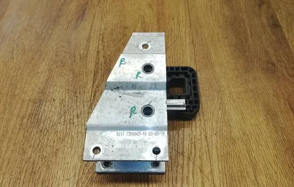 BMW X3 G01 Radiator mount bracket 7399965 51117399965 8642753