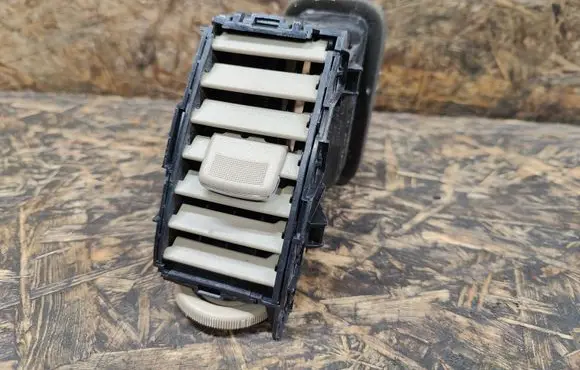 Nissan X-Trail T31 Dash center air vent grill 68750JG00B