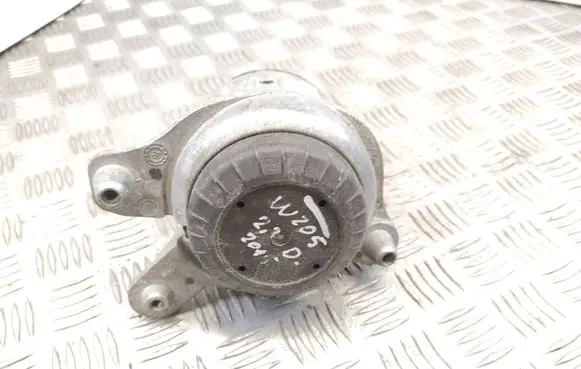 Mercedes-Benz C W205 Engine mount bracket A2052406717 ZGS002