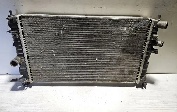 Opel Vectra B Coolant radiator 52479098