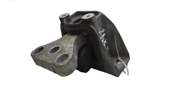 Honda CR-V Engine mount bracket
