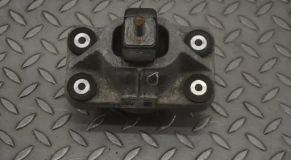Land Rover Discovery 5 Engine mount bracket FPLA6A003BA