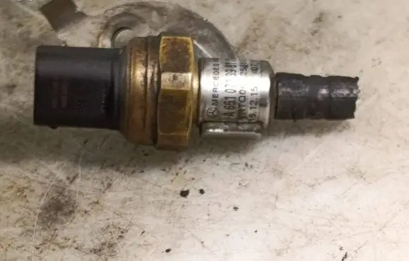 Mercedes-Benz E W212 Fuel pressure sensor A6510703981004