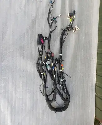 Tesla Model S EUR ISO radio connector 104613292R