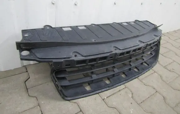 Honda Civic X Front bumper upper radiator grill 71107-SNB-90