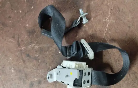 Chrysler Town u0026 Country V Middle seatbelt (rear) P0ZV701X9AC