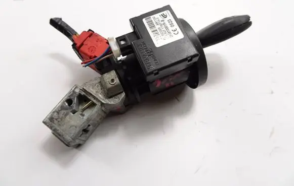 Dacia Sandero II Ignition lock 285910001R F5680C029