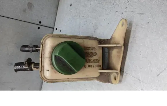 Power steering fluid tank/reservoir
