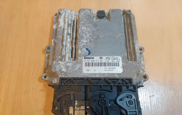 Renault Master III Engine control unit/module ECU 0281030577 237102265R 237104134R