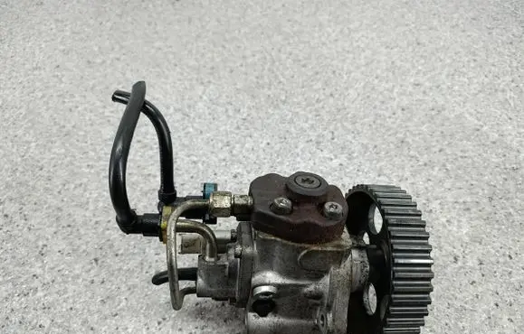 Opel Astra J Fuel injection high pressure pump 55586499