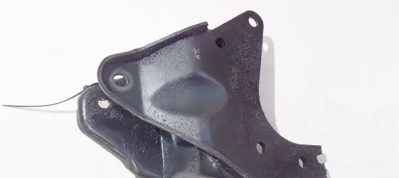 Volvo S40, V40 Engine mounting bracket
