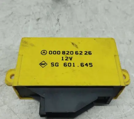 Mercedes-Benz E W124 Seat heating relay 0008206226 A0008206226 601645