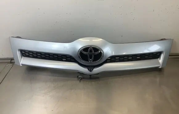 Toyota Corolla Verso AR10 Front grill 531110F020