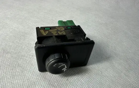 Nissan Primera Wing mirror switch