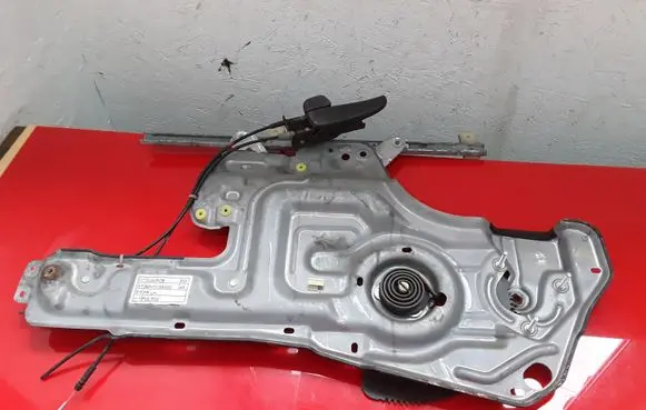 Hyundai Trajet Front window lifting mechanism without motor 824703A000