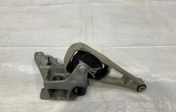 Land Rover Discovery Sport Engine mount bracket K8D26P096AA