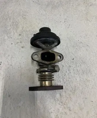 Volkswagen Polo EGR valve 038131501C