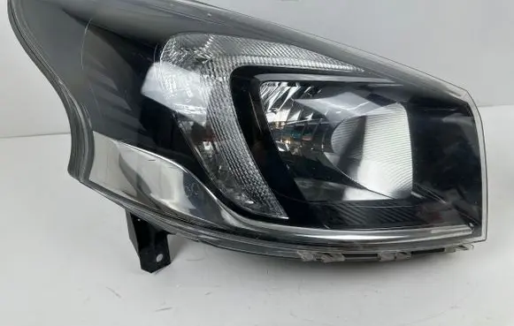 Opel Vivaro Headlight/headlamp 260104643R 01156512 93461905