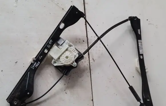 Skoda Fabia Mk3 (NJ) Rear door window regulator with motor