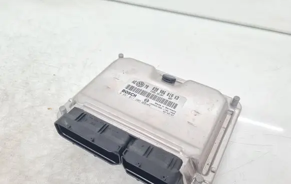 Volkswagen PASSAT B5.5 Engine control unit/module 038906019KD 0281011205