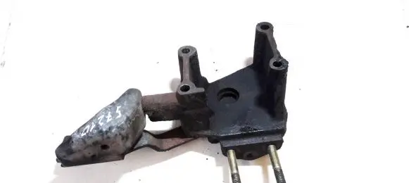 Mitsubishi Colt Engine mounting bracket