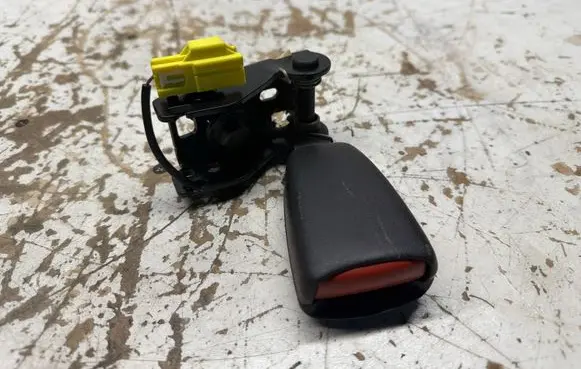 Volvo XC70 Rear seatbelt buckle 30697036