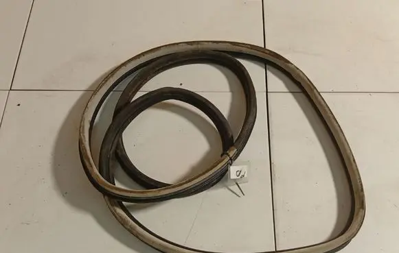 Citroen C4 Grand Picasso Rubber seal front coupe door 