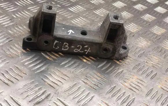 Mercedes-Benz C W203 Engine mounting bracket