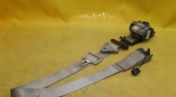 Chrysler Pacifica Front seatbelt